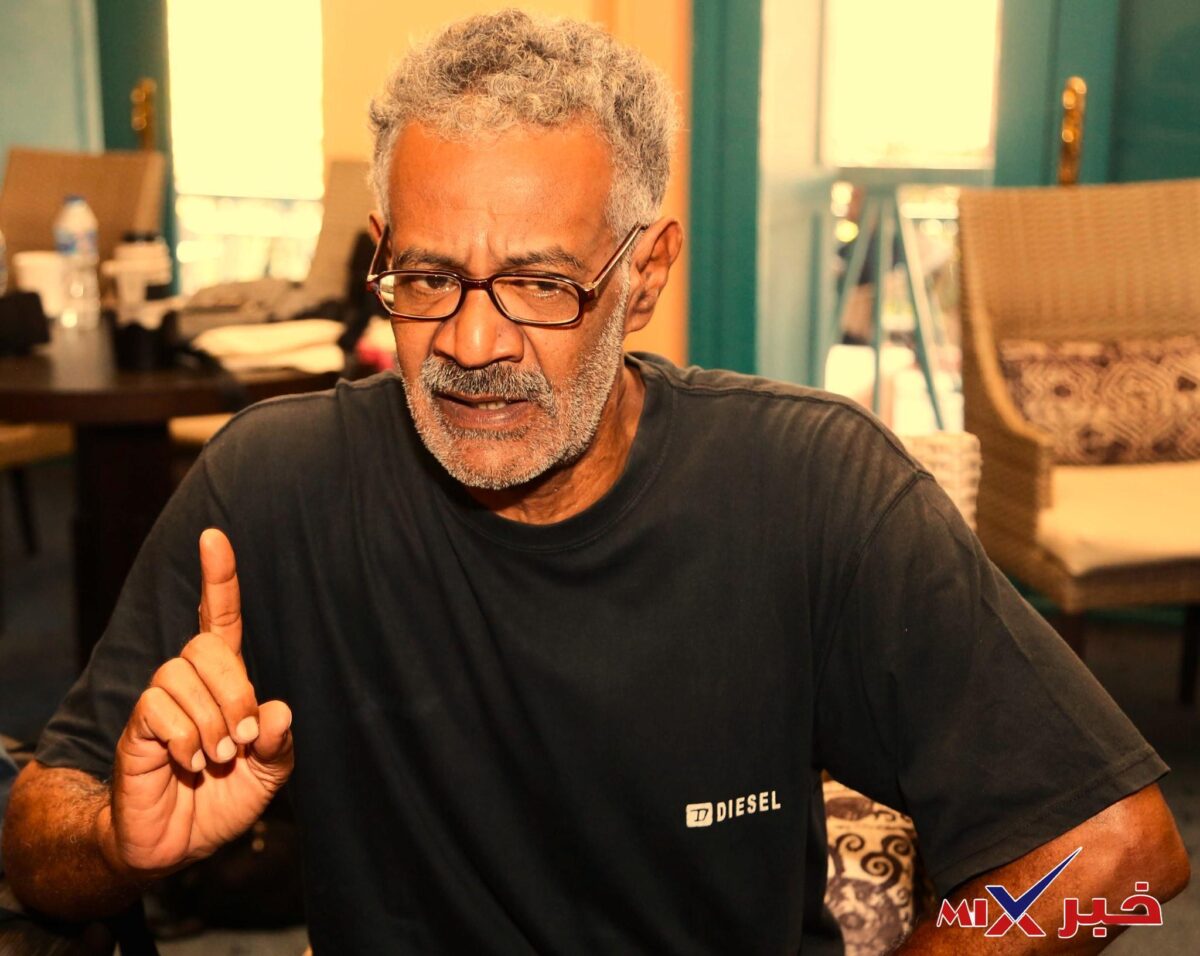 الفنان السوداني محمود السراج