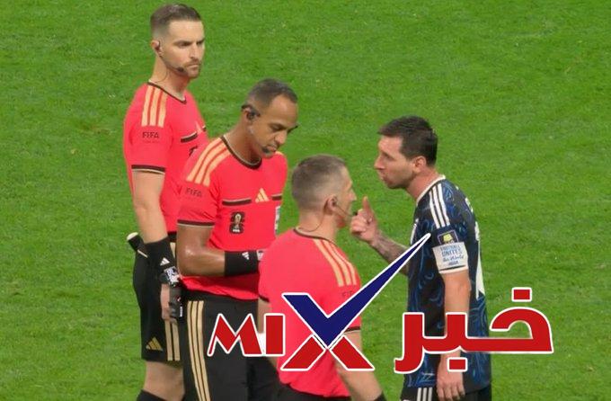 ميسي كان يناقش الحكم بعد نهاية الشوط